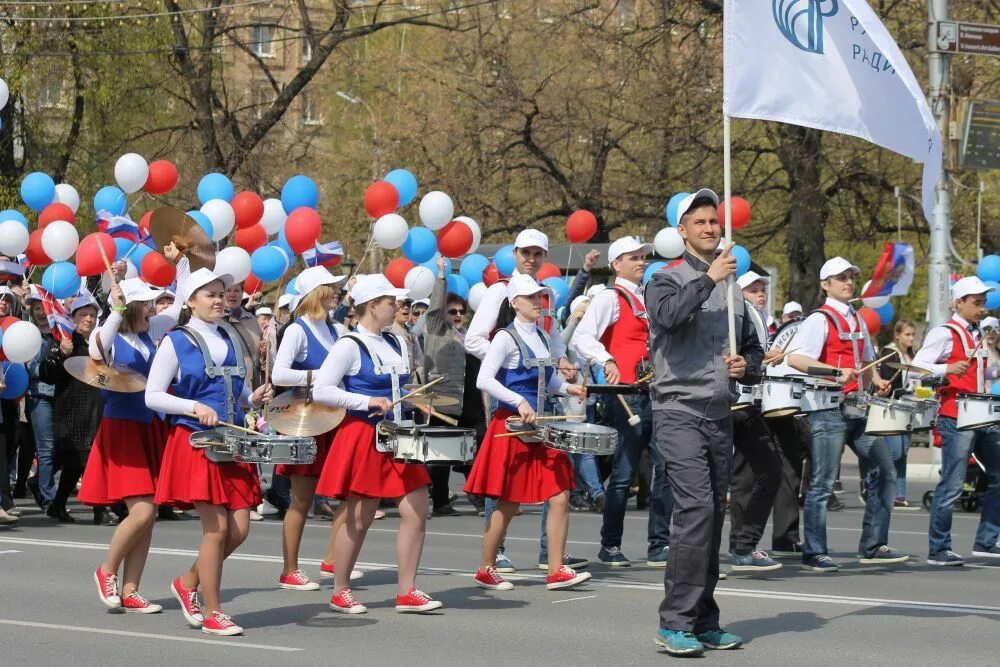 Русский майский праздник. Шествие 1 мая 2022 Томск. Парад 1 мая. Парад Первомай. Праздничное шествие.