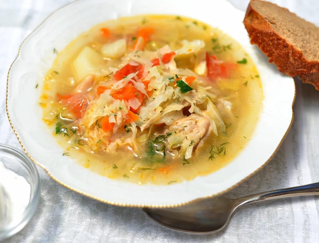 Щи из квашеной капусты с курицей