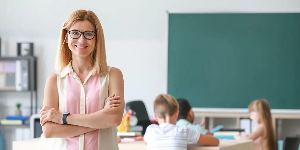 Teacher can be. Портрет учителя в школе. Портрет учительницы. Teacher can be. Учительница иностранных языков.