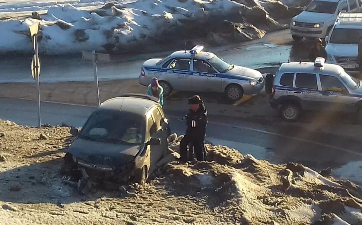 Авария в Уфе 13.09.2022 на проспекте Салавата Юлаева. Авария на Салаватке Уфа сейчас. Водитель БМВ проспект Салавата Юлаева ДТП. Авария на Салаватке в Уфе вчера.