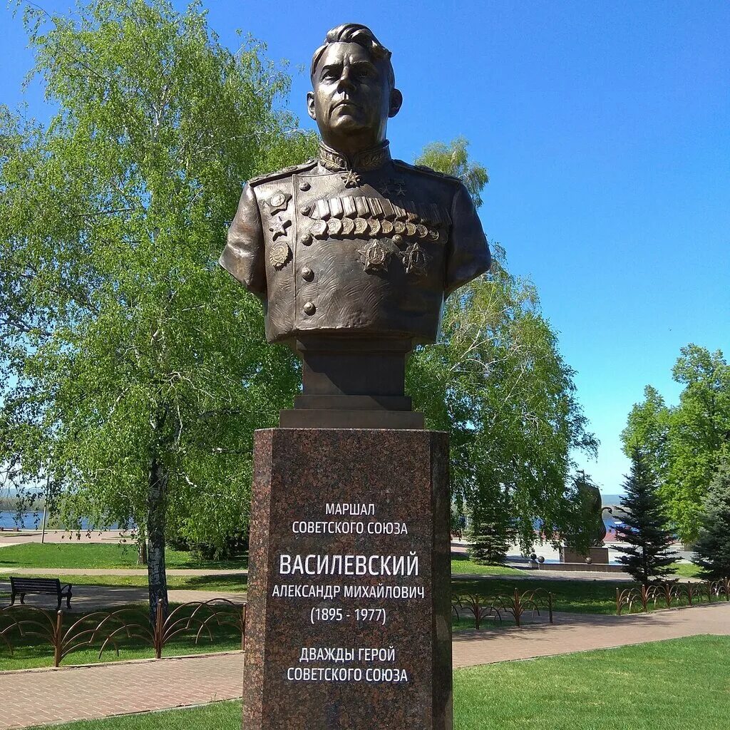 Назовите дважды героя. Памятник маршалу а. м. Василевскому. Памятник маршалу советского Союза а. м. Василевскому в Костроме. Памятник маршалу а м Василевскому Хабаровск. Памятник (бюст) «Маршал г.к. Жуков».