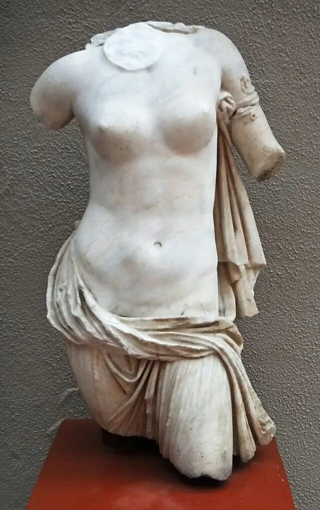 Баба без головы. Торс Афродиты Книдской. Афродита богиня-торс. Греческая богиня Афродита статуя.