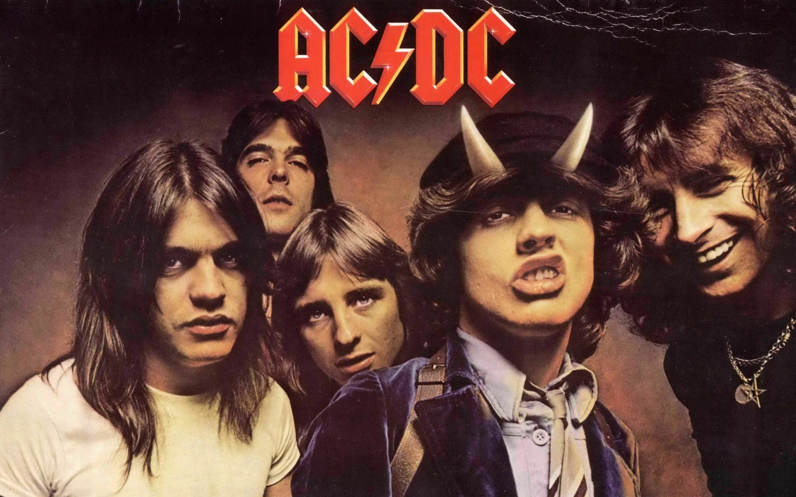 Ac/dc 80s. Ac/dc группа 2019. Ac/dc. Ac/dc 80s. Солист группы ас дс.