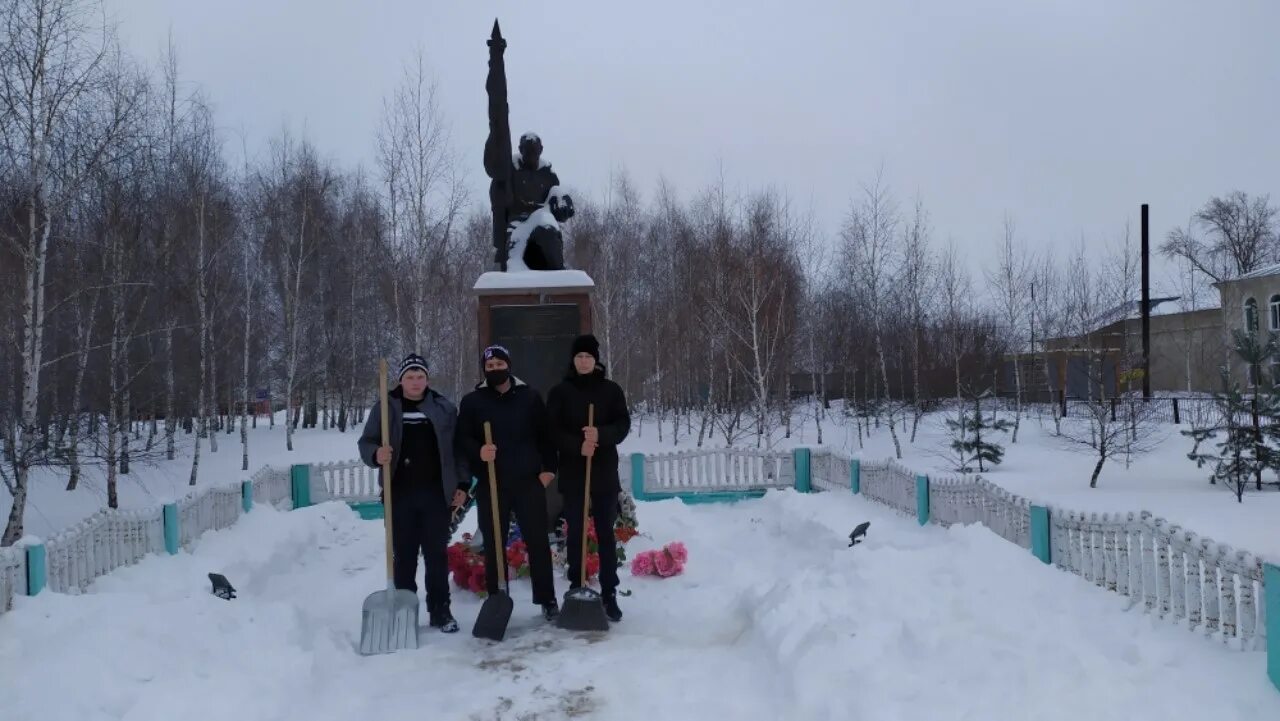 Тербуны кладбище. Вторые Тербуны. Памятники Тербунского района. Памятник Озерки Тербуны. Погода тербуны на месяц