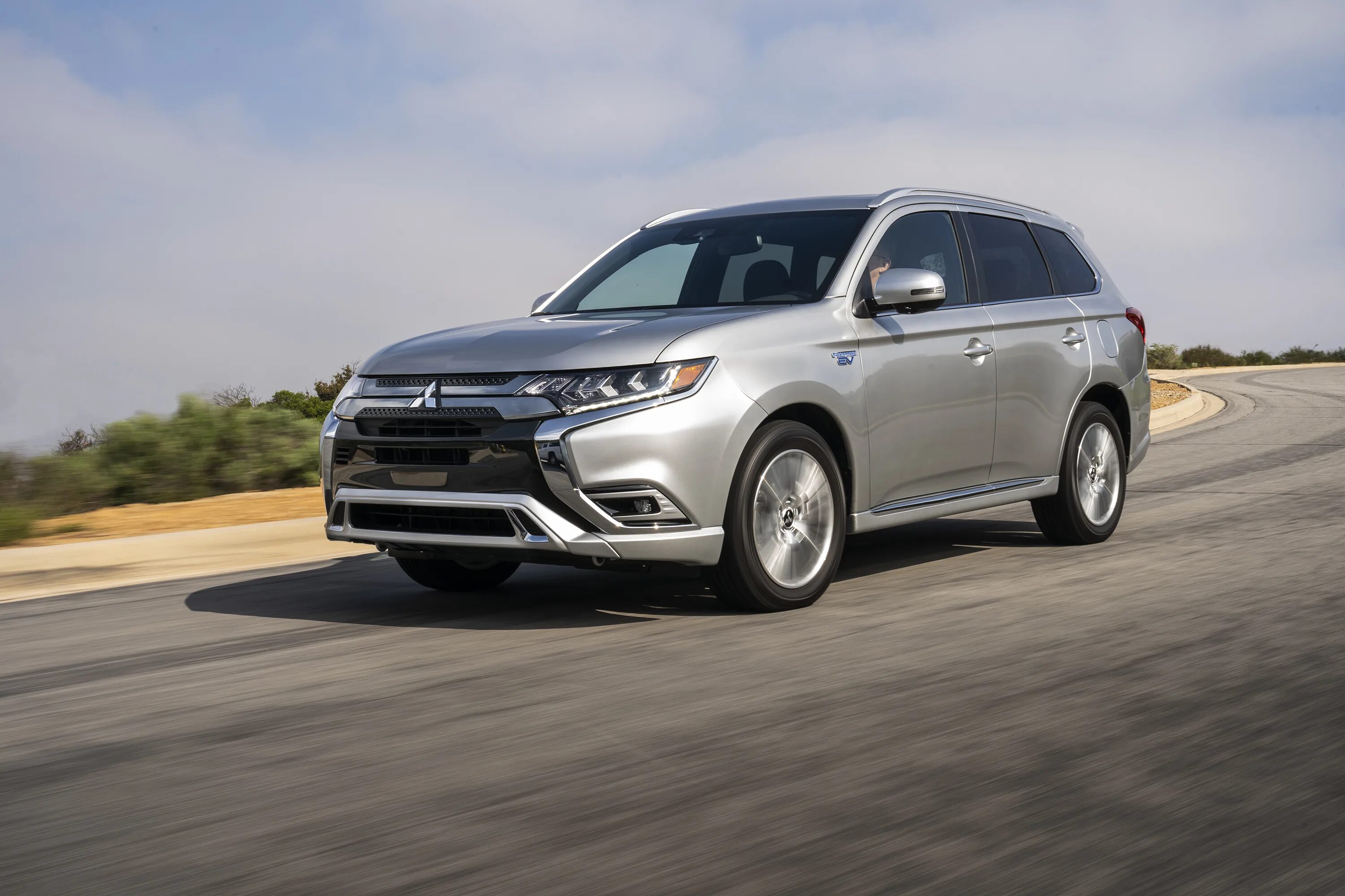 Mitsubishi phev. Митсубиси аутлендер 2025. mitsubishi outlander phev 2025. mitsubishi outlander phev 2018. мицубиси аутлендер 2019 гибрид.