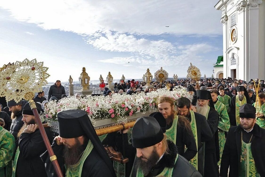 хор почаевской лавры. теплые мощи иова почаевского. почаевская лавра новости последнего часа. почаевская лавра официальный сайт. почаевская лавра успенский собор.