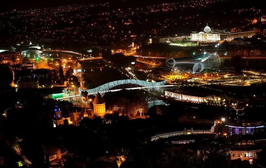 Тбилиси дата. Город тбилиси 2025. атешга тбилиси. тбилиси фото города 2025. панжикидзн тбилиси.