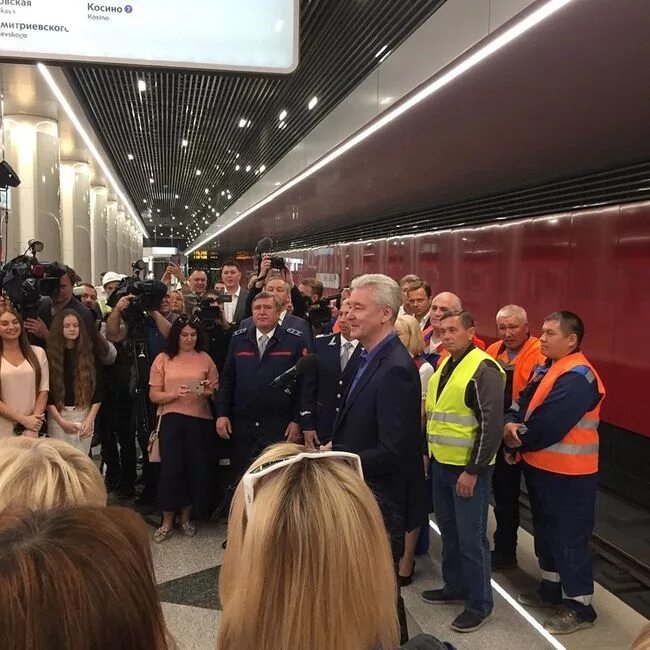 метро некрасовка утром