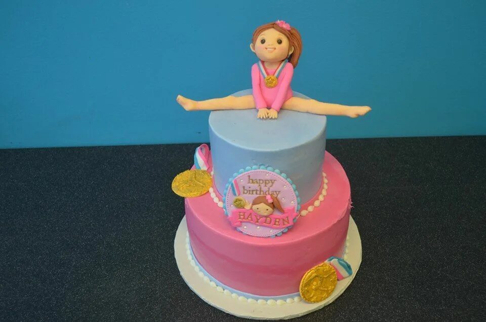 Торт гимнастика. Торт гимнастика для девочки. Торт с гимнасткой. Торт с гимнасткой для девочки. Торт для гимнастки