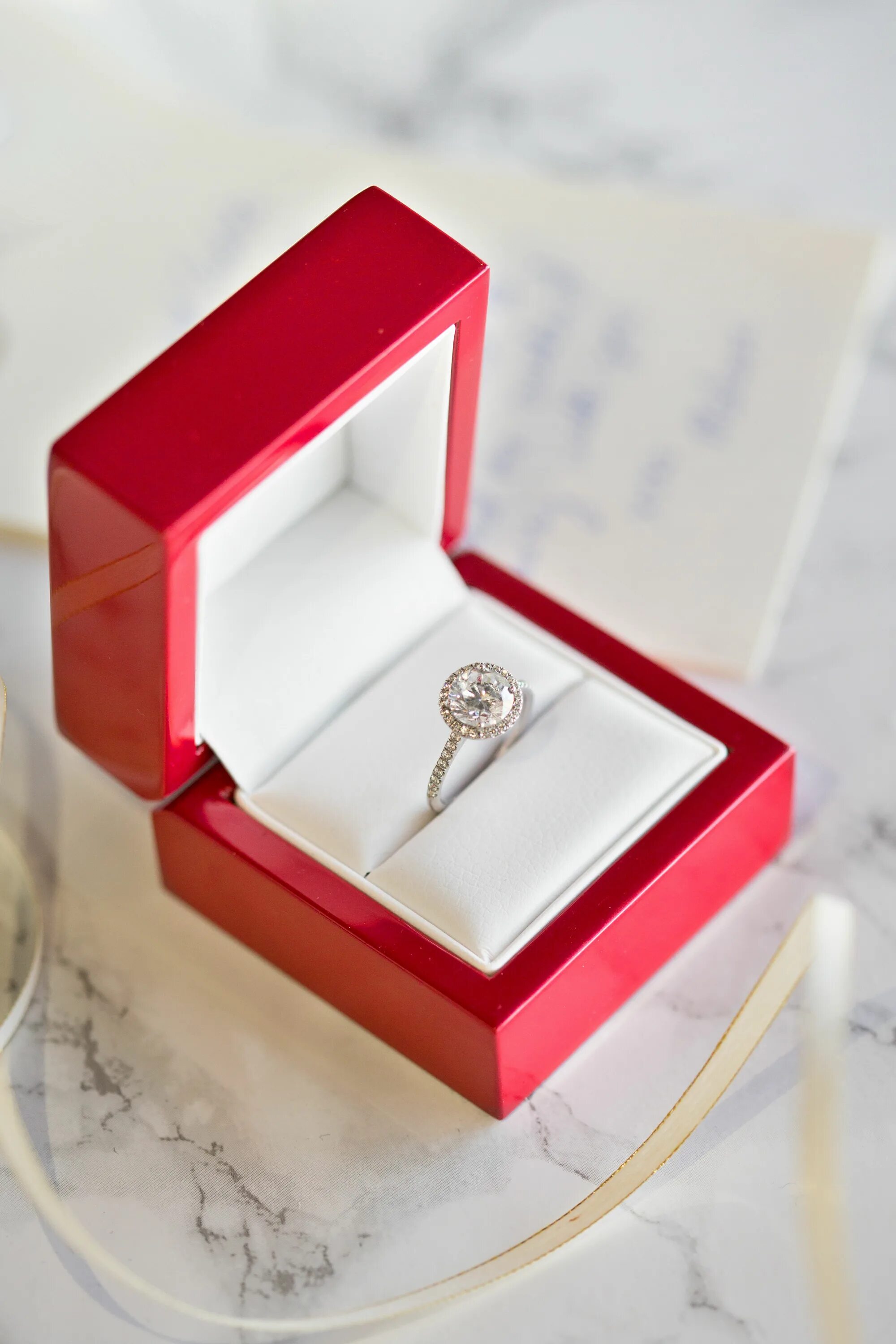 как оригинально подарить кольцо