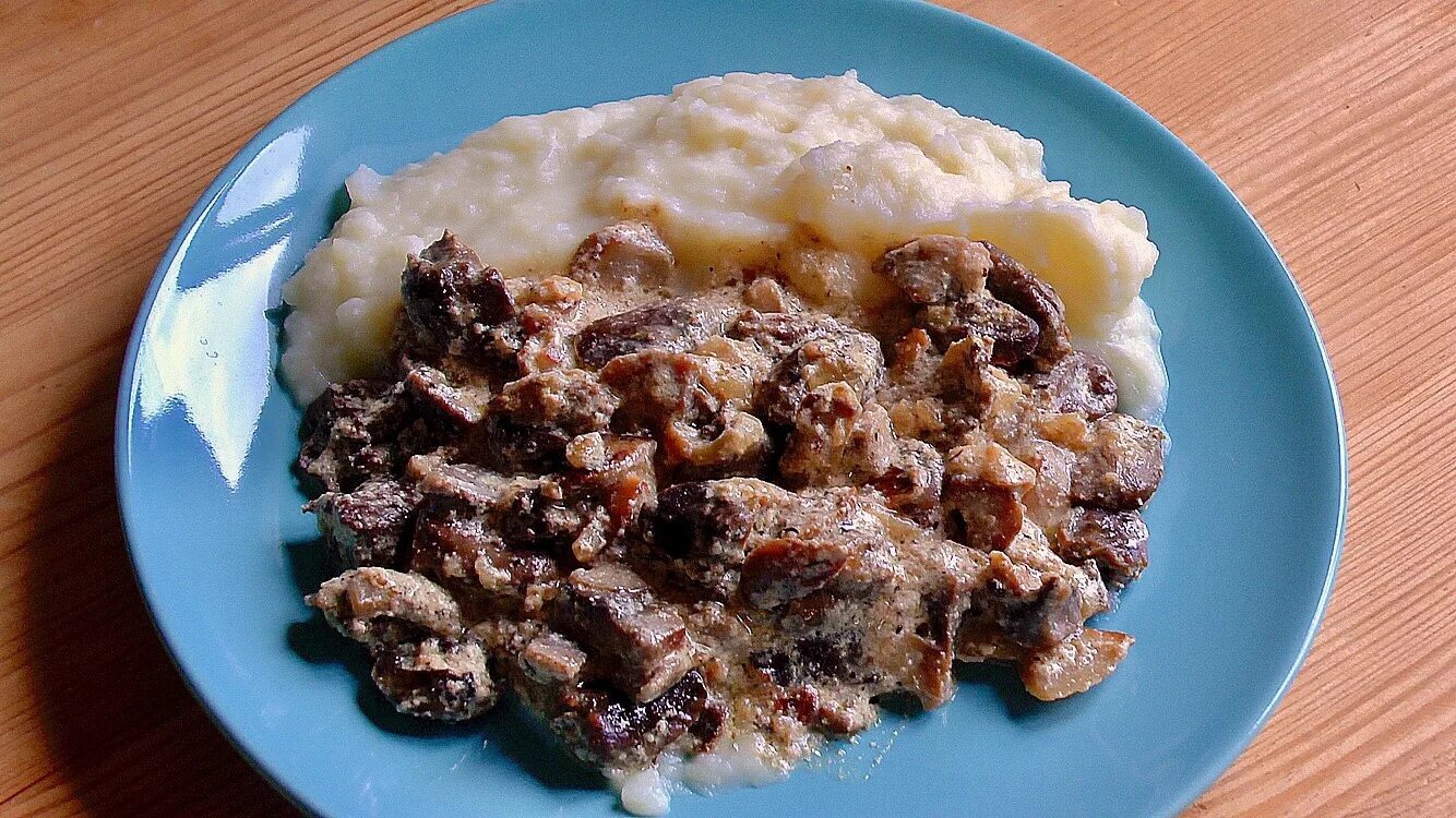 Куриные сердечки рецепт быстро и вкусно. Куриные сердечки в сливках. куриные сердечки с грибами. сердечки с грибами в сливках. куриные сердечки с грибами в сливочном соусе.