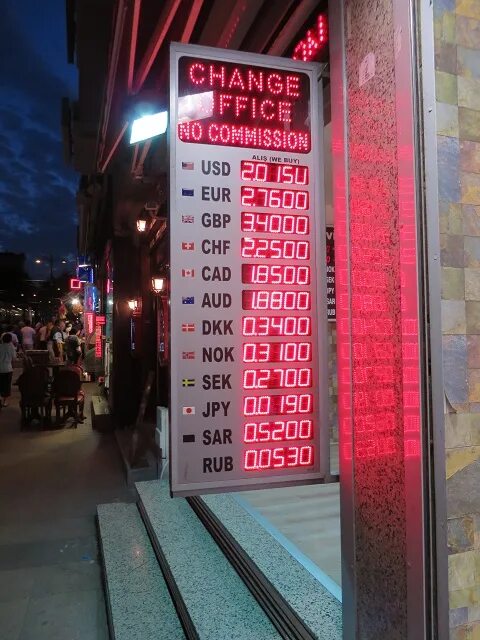 Доллар стамбул. Выгодные обменники в стамбуле для рублей. Обменники в турции. Обвал лиры. Доллар стамбул.