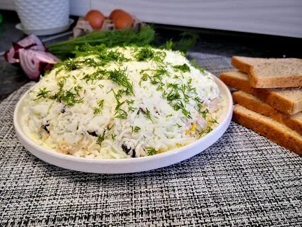 Салат нежность с курицей черносливом огурцом