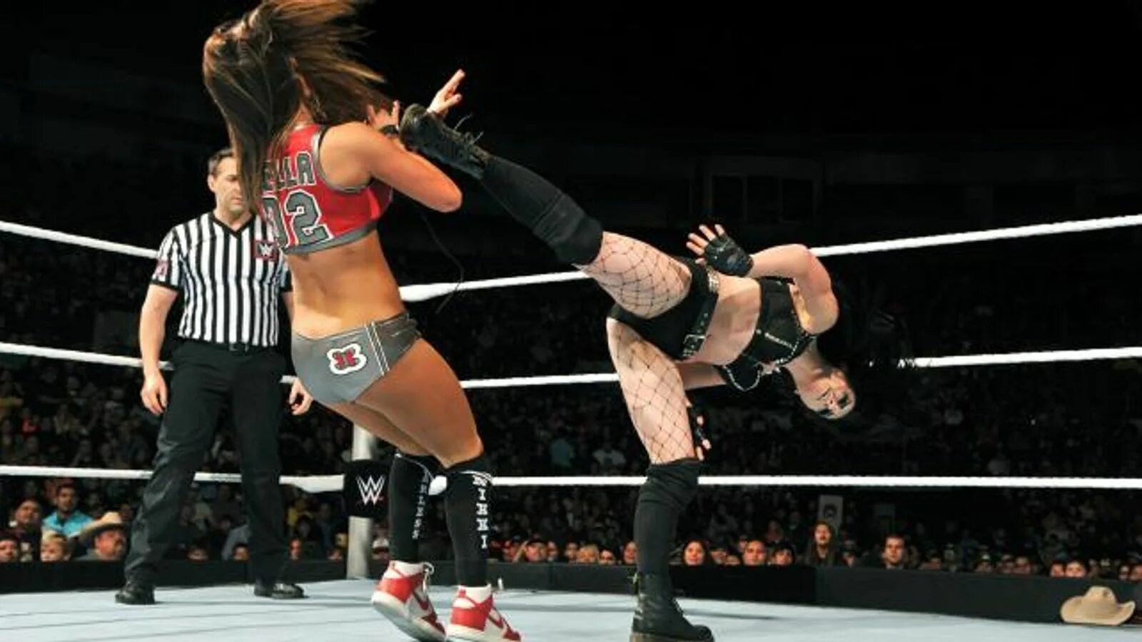 Paige vs Nikki Bella. WWE Nikki Bella 2015. Nikki Bella vs Emma. Vs nikki