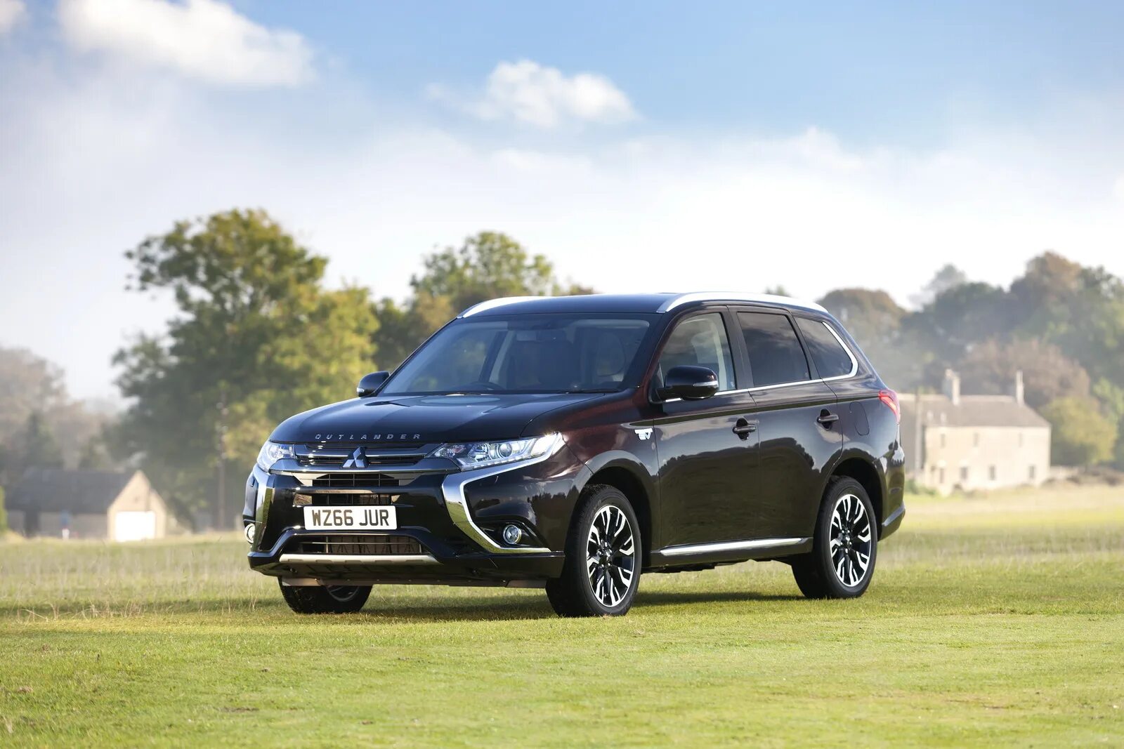 Митсубиси аутлендер 2014. Митсубиси аутлендер 3. Автомобили до 1 миллиона рублей 2021 году. Кроссоверы 2021 до 2000000. Мицубиси аутлендер 2013.