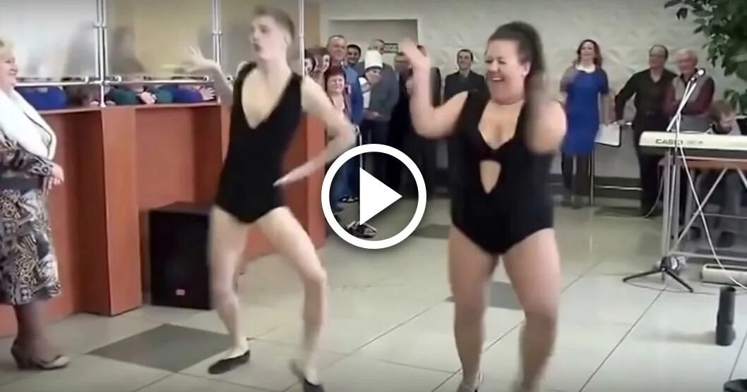 света зажигает на свадьбе. прикольные видео танцев до слез. девушка танцует на корпоративе. смешные танцы. пьяный пляшет.