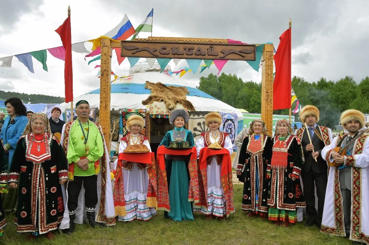 Праздник окончания полевых работ у башкир. Сабантуй баймакский район. национальный праздник башкир каргатуй. национальный праздник башкир кукушкин чай. каргатуй башкирский праздник.