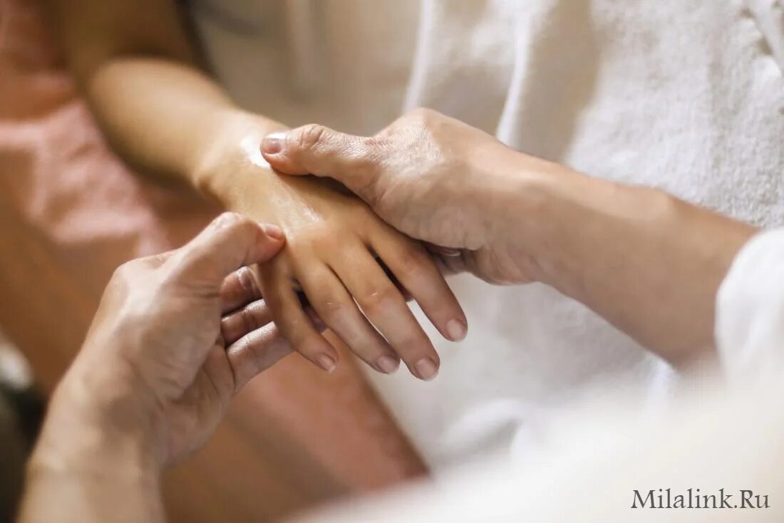 Надавливание массаж. Acupressure. acupressure - акупрессура. акупрессура точечный массаж. акупрессурный массаж.
