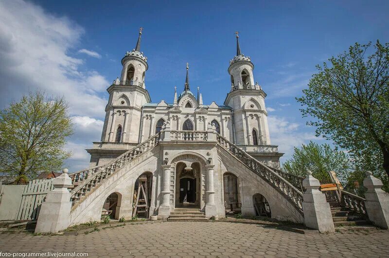 Храм быково расписание. Храм владимирской иконы в быково воскресная школа. Владимирская церковь быково внутри. Владимирская церковь быково. Владимирская церковь в быково для презентации.