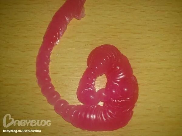 Змейка на отливке из воска. Червяк на воске значение. Кольца на восковой отливке. Червяк на воске значение. Выливание воском испуга.