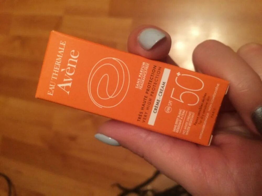 Эмульсия spf 50. Солнцезащитная эмульсия Авен 50. Avene солнцезащитный антивозрастной крем spf50 50 мл. Авен солнцезащитная эмульсия SPF 50+. Фотозащитные средства.