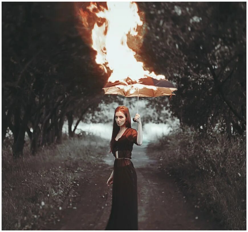 Фотосет с огнем. Фотосессия с огнем в лесу. Девушка с горящей. Необычные фотосессии с огнем. Гори словно огонь