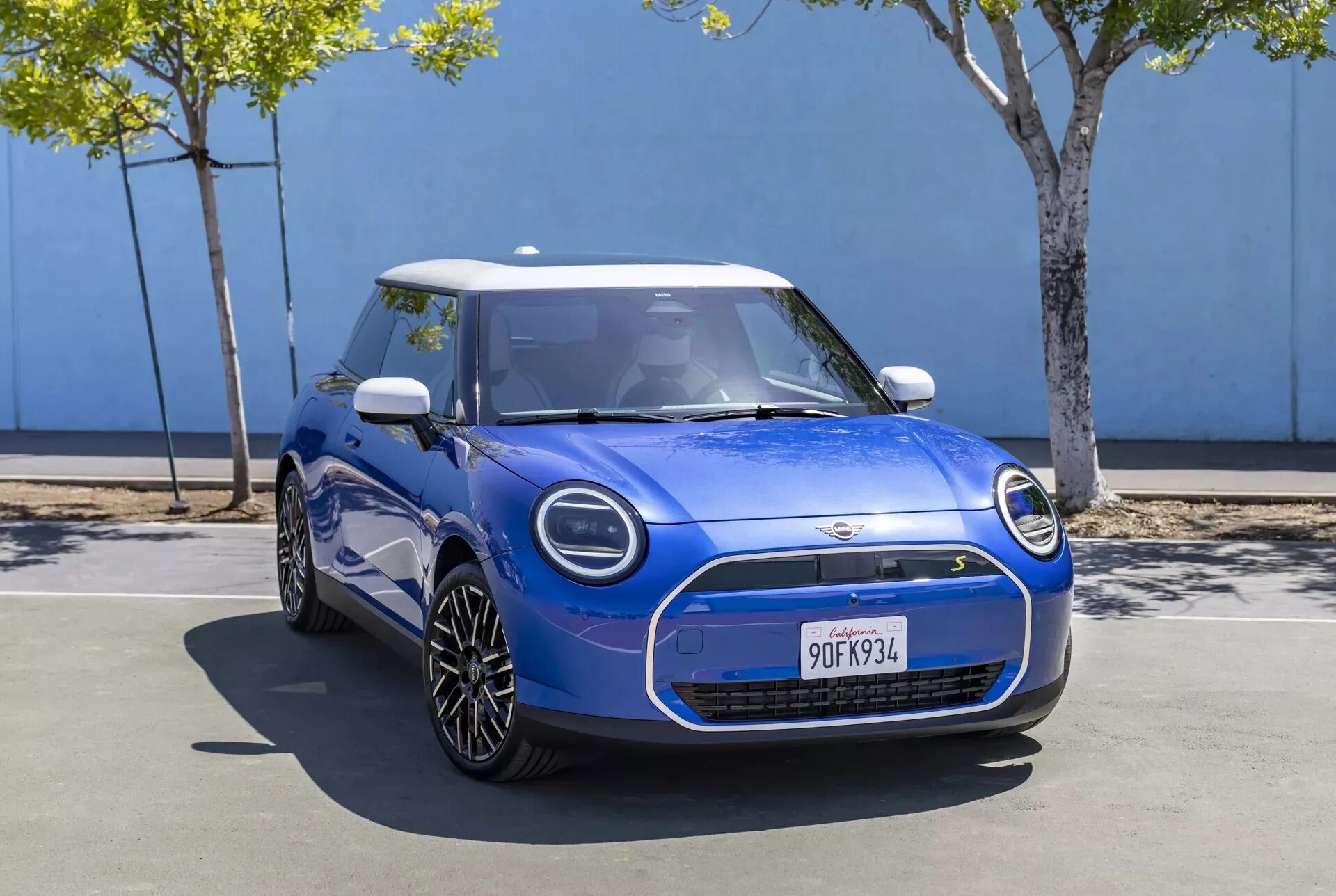 Мини Купер электро 2023. Mini Cooper линейка. Мини Купер хэтчбек 3 двери 2023. Мини Купер 2023 салон. Купить мини купер новый