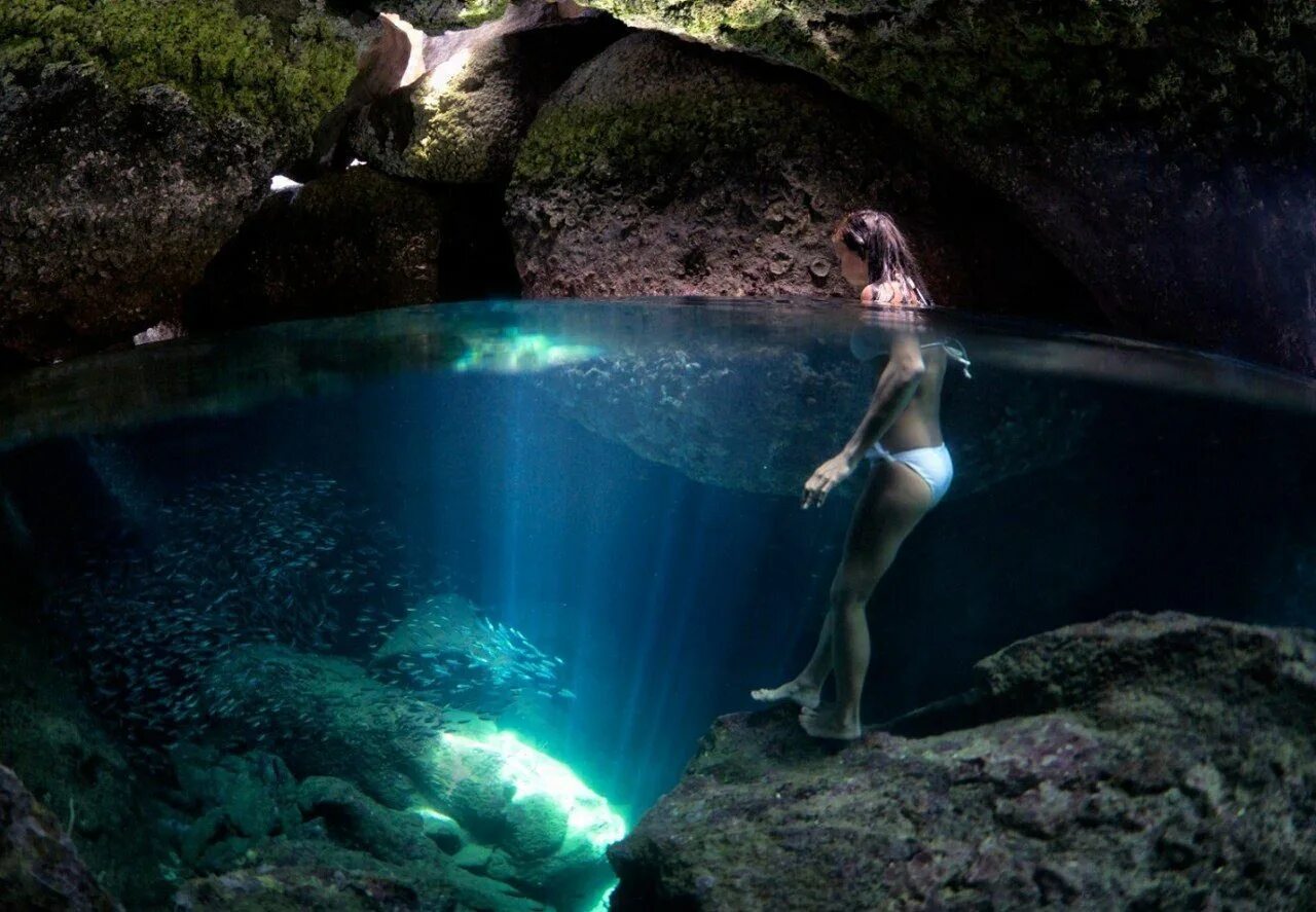 Невероятные картинки. Пещера под водой. Озеро под водой. Красивая пещера с водой. Самые красивые пещеры с водой.