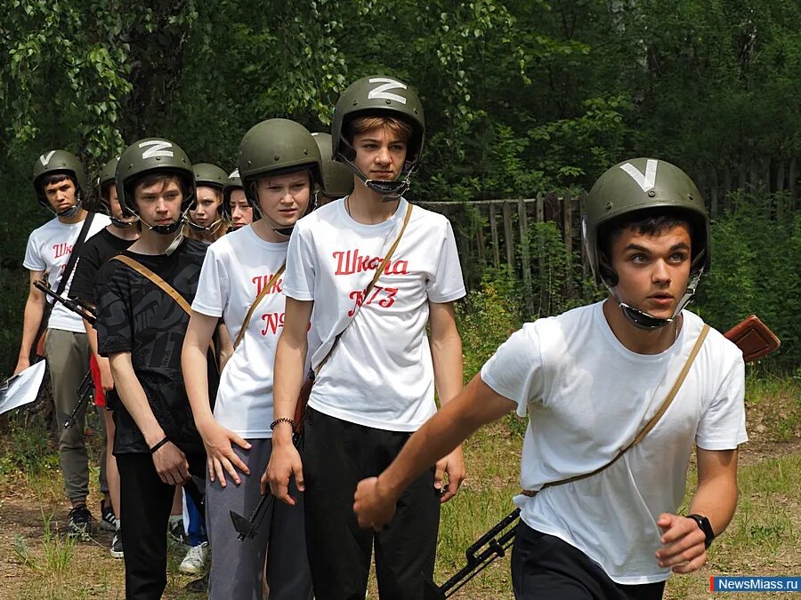 Позывной для зарницы. Зарница для школьников. Зарница для старшеклассников. Зарница фото. Оригинальная форма для Зарницы.