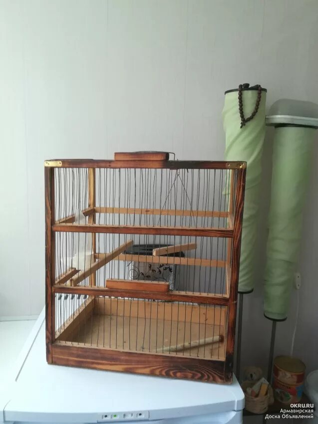 Домик для амадинов в клетке. Оборудована клетка для амадин. Клетка для зебровых амадин. Клетка для амадина. Клетка для амадинов.