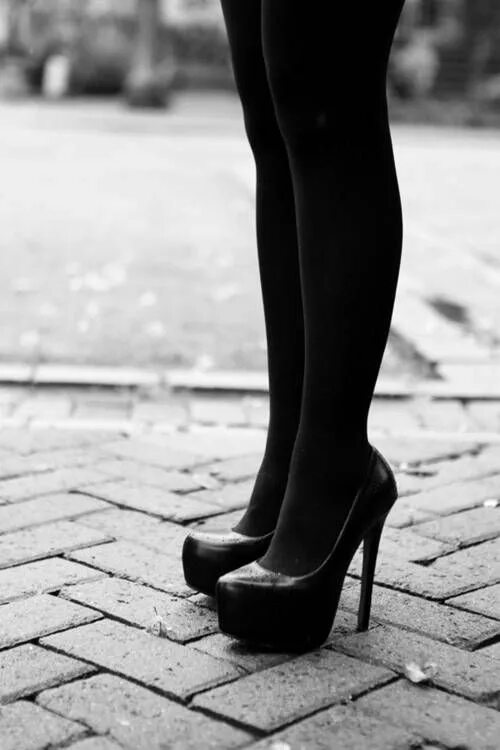 Black stockings high heels. Женские ноги на каблуках. Black stockings high heels. Открытые туфли с колготками. Black stockings high heels.