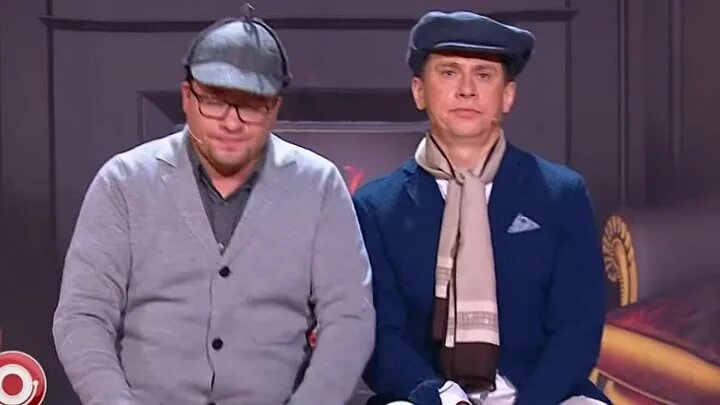 Гарик харламов и тимур батрутдинов. Харламов и батрутдинов доктор ватсон. Харламов и батрутдинов доктор ватсон. Камеди клаб шерлок холмс. Камеди клаб харламов батрутдинов шерлок.