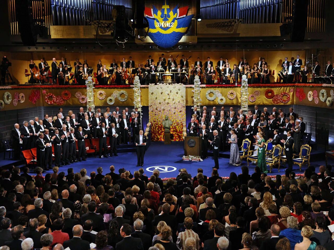 Нобелевские премии 2022 россия. День учреждения нобелевской премии 29 июня. Лауреат нобелевской премии мира 1901. Петер хандке нобелевская премия. Эстер дюфло нобелевская премия награждение.