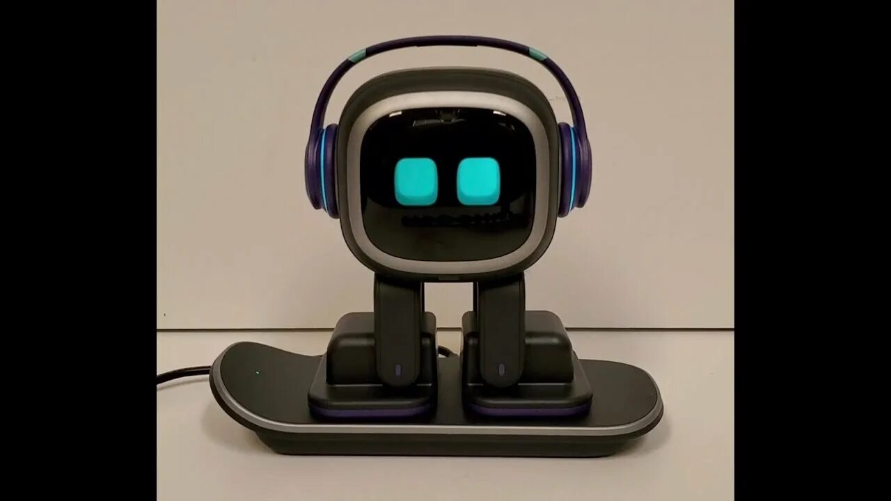 Робот эмо русский язык. Cozmo Robot эмо. Anki emo робот. Настольный робот emo с искусственным интеллектом. Emo desktop Robot - интеллектуальный робот.