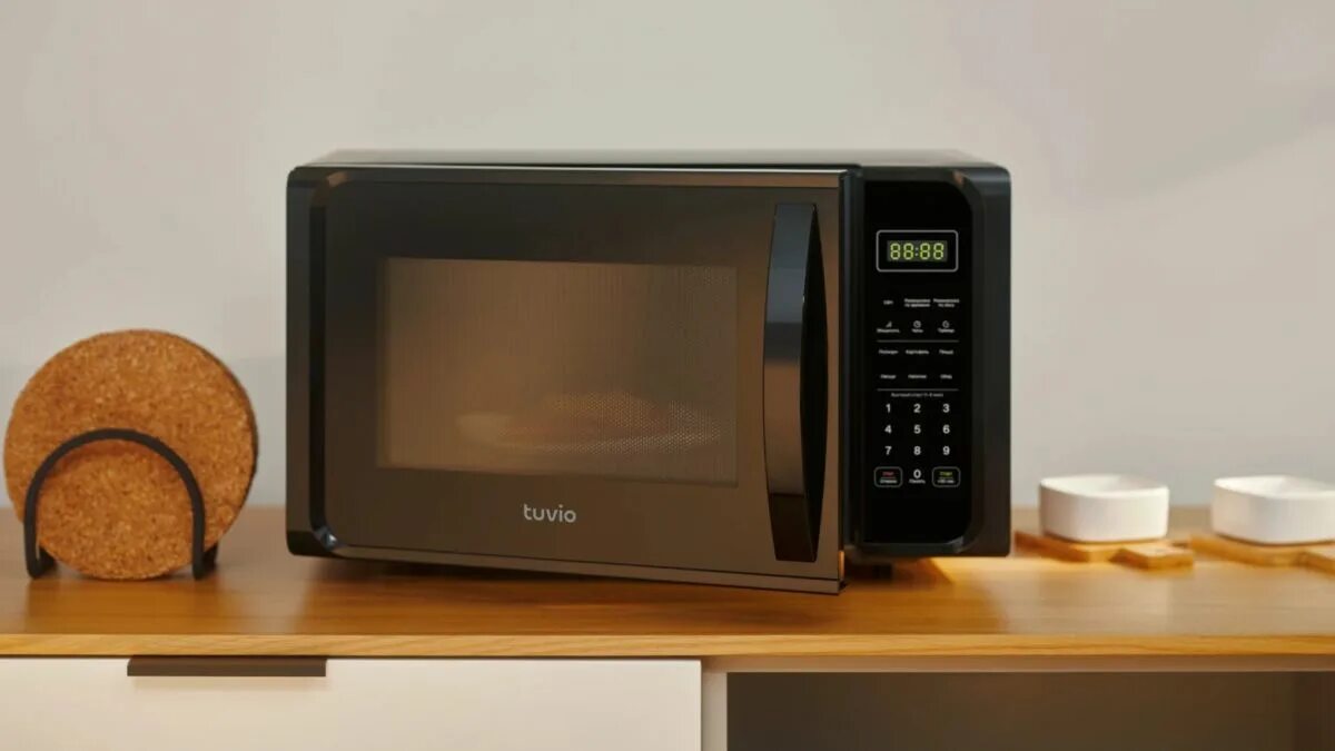 Микроволновая печь tuvio. Микроволновая печь с телевизором. Чип холодильник и микроволновка. 43" Телевизор tuvio.