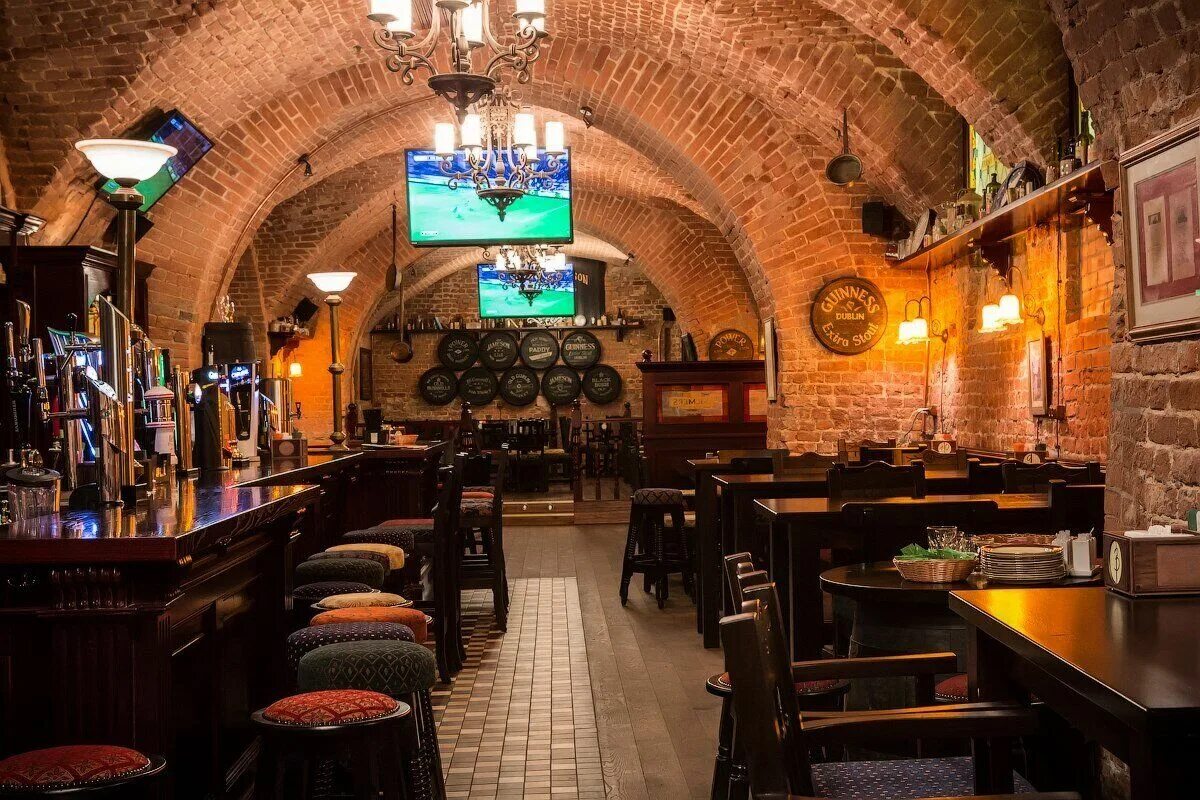 Пивной ресторан pub. Бельгийский паб брюгге. Бар ирландский паб в москве. Интерьер пивного бара. Джон булл паб, москва, карманицкий переулок.
