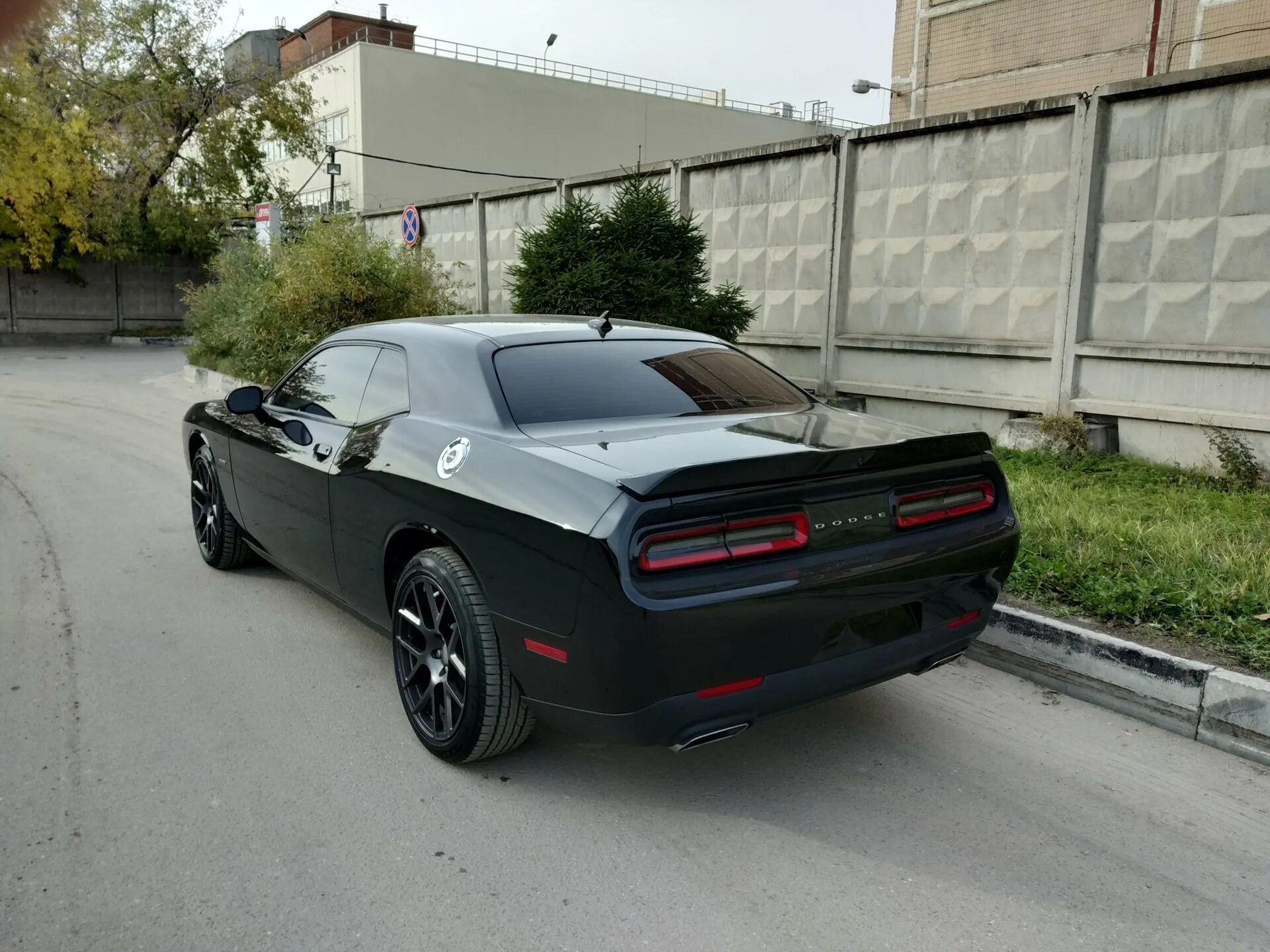 Dodge Challenger 2. Американский dodge Challenger. Додж Челленджер зад. Додж Челленджер задок. Купить додж в московской области