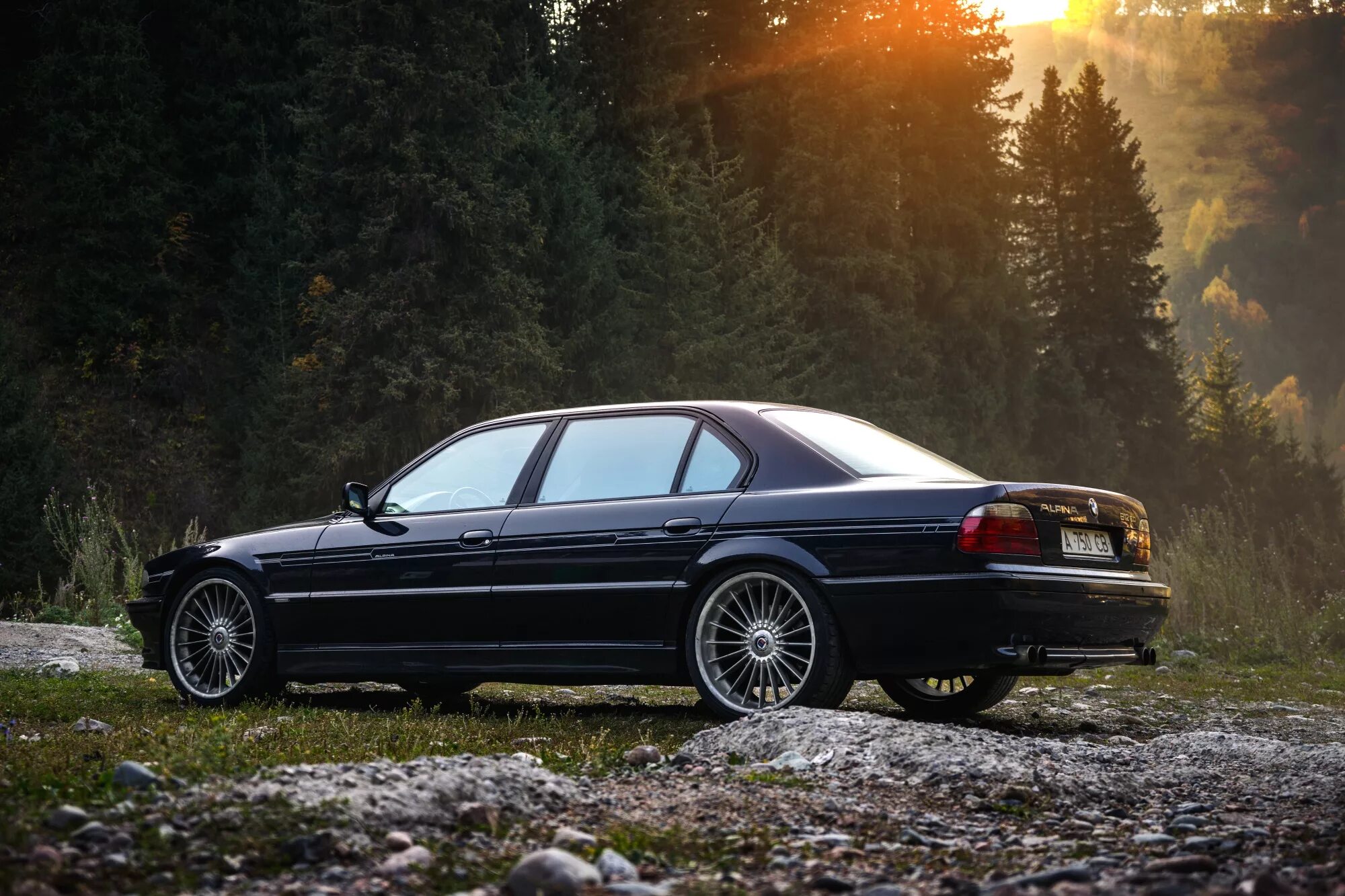 Беха беха семерка. BMW 750 e38. BMW 7 e38 750. BMW e38 750il. БМВ е38 750 Альпина.