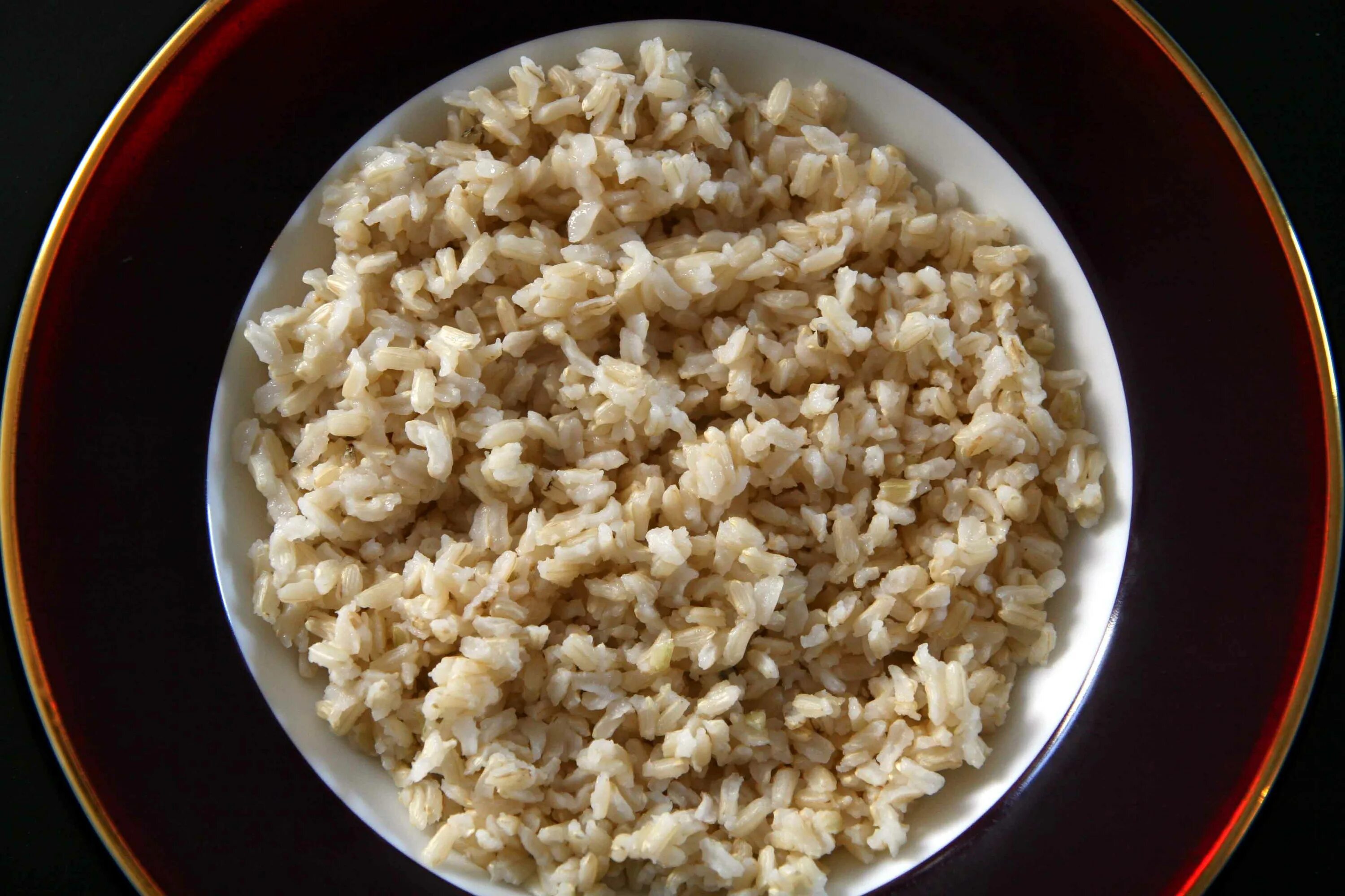 каша из готового риса. бурый рис каша. рис для каши. геркулес рисовая крупа. молочная рисовая каша на молоке.