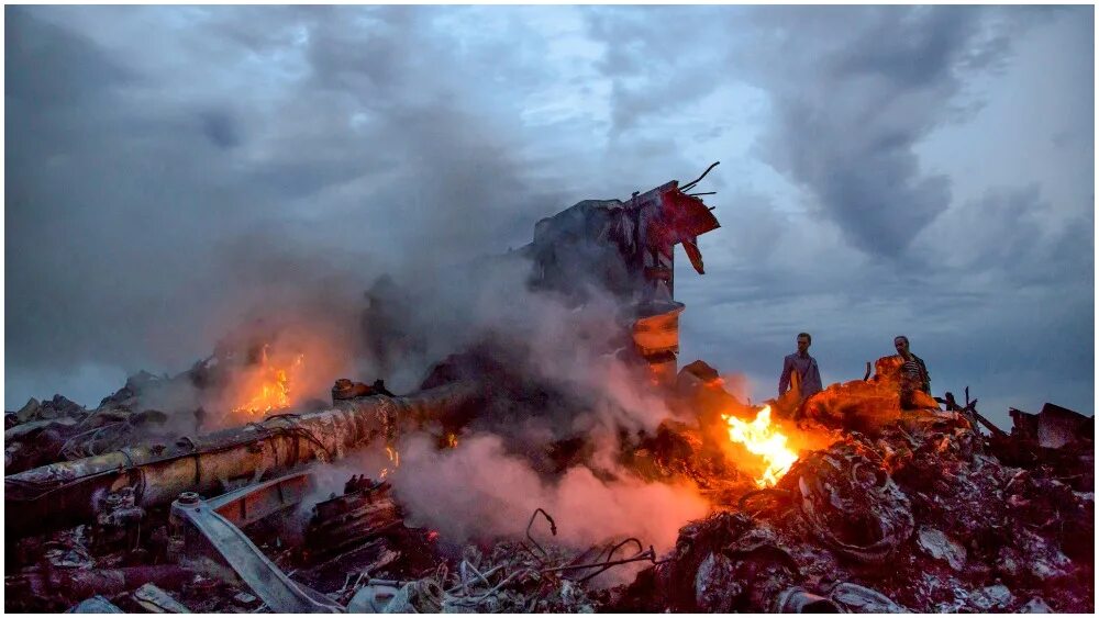 15 июля 2014 года произошла трагедия в московском метрополитене. Крушение малазийского боинга в 2014 году. 2014 год катастрофы. Катастрофа mh17 под донецком. Славянский бульвар парк победы катастрофа.