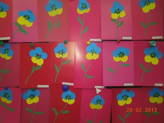 Аппликация подарок маме. Аппликация в средней группе. Аппликация для мамы младшая группа. Аппликация на тему цветы. Аппликация подарок маме.