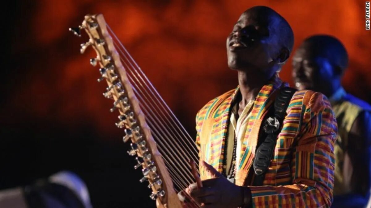 Африканские музыканты. Музыкальные инструменты Африки. Африканская мелодия. Певец из Занзибара. Современная африканская музыка