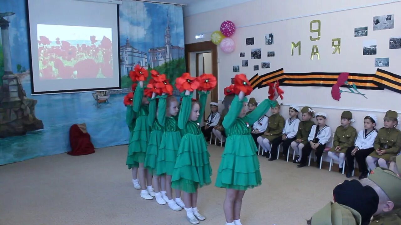 Танец красные маки в детском саду. Танец на день Победы в детском саду. Танец с маками на 9 мая в детском саду. Танец красные маки к 9 мая в детском саду.