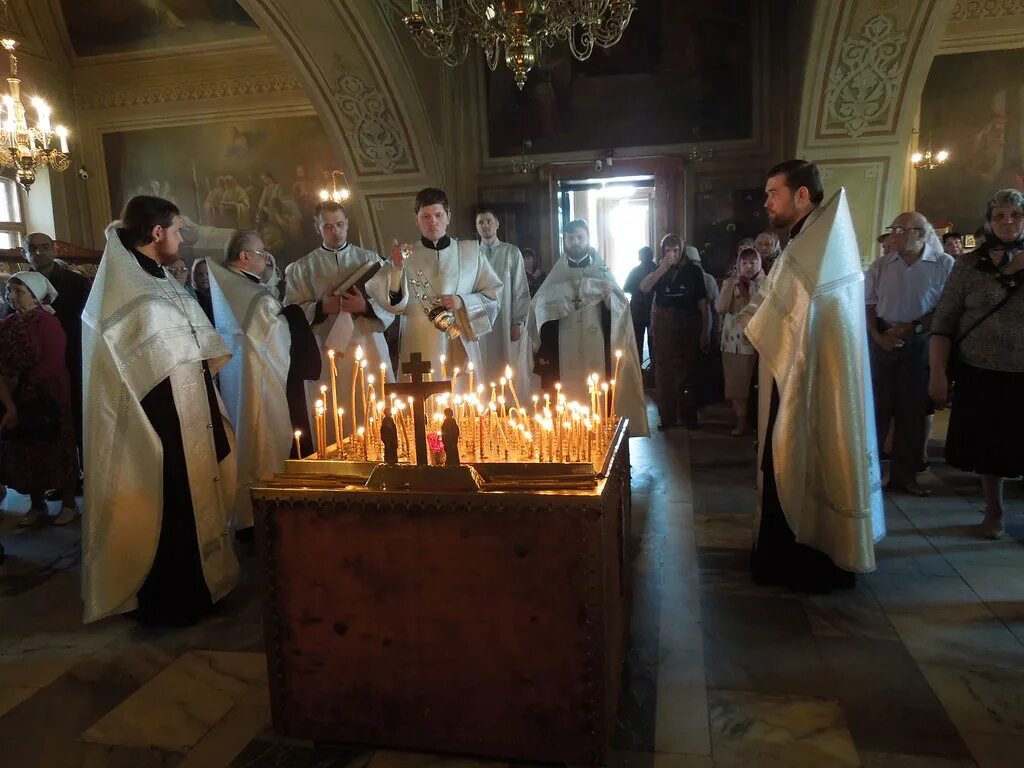 Храм Святой Троицы Челябинск вечное поминовение. Родительская суббота в храме. Вселенская панихида родительская. Вечернее богослужение поминовение усопших.