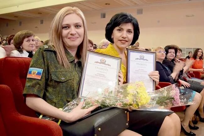 работа лнр женщина. форма армии днр. корреспонденты донбасса женщины 2022. работа в луганске. грабко наталья валерьевна лнр.