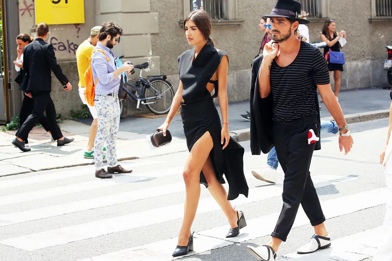 Повседневная жизнь мужчин. Питти Уомо 2023. Стильные люди на улицах. Итальянцы на улице. Обычные стильные люди на улице.