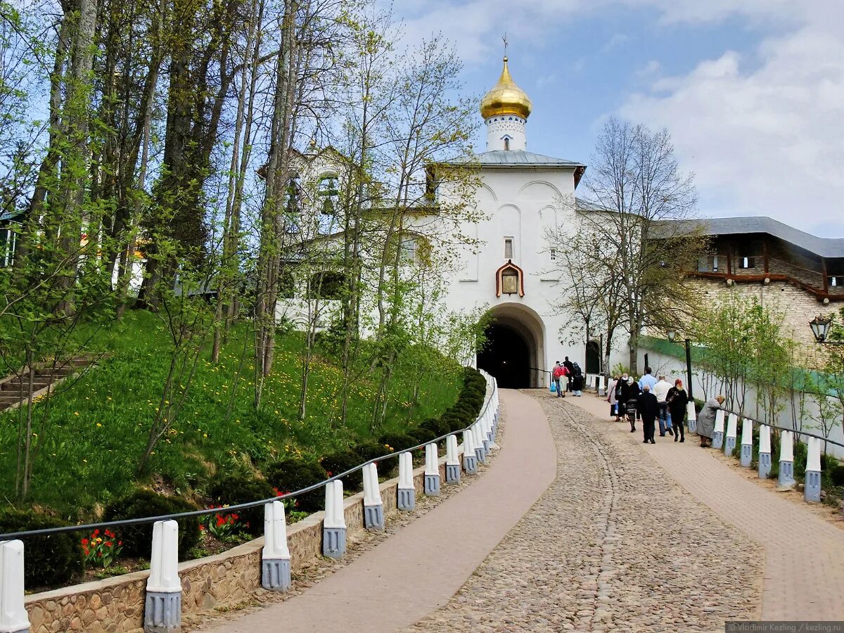 Монастыри псковской области фото