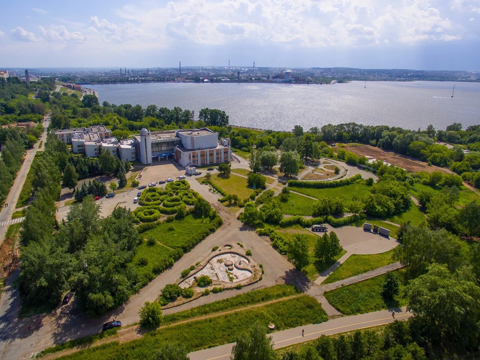 Ривьера бульвар строителей. Пироговский ривьера. ривьера парк ижевск. ижевск вид сверху. парк ривьера набережная вид сверху.