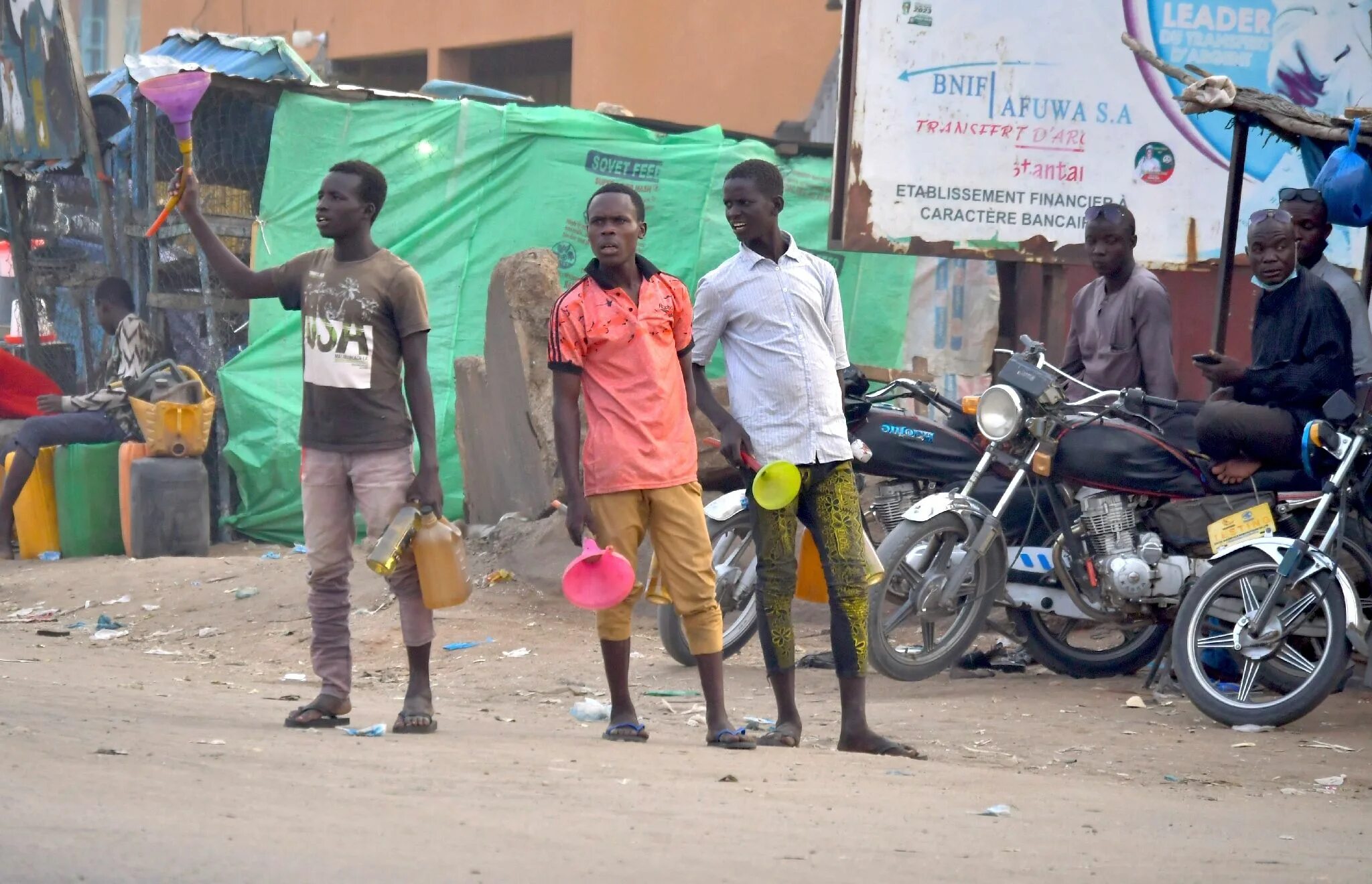Что происходит в нигере. Пилот нигерия. Что происходит в нигере. Нападение на деревню нигерия. Что происходит в нигере.
