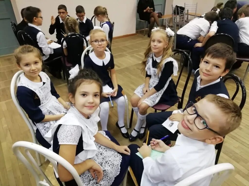 Чувашия интеллектуальные игры младших школьников. Школа 654 москва. Девочки на школьной линейке. 1 сентября 2012. Имянликулевская школа 2019-2020.